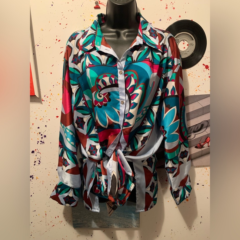 Satin tunic top. Vibrant pattern!